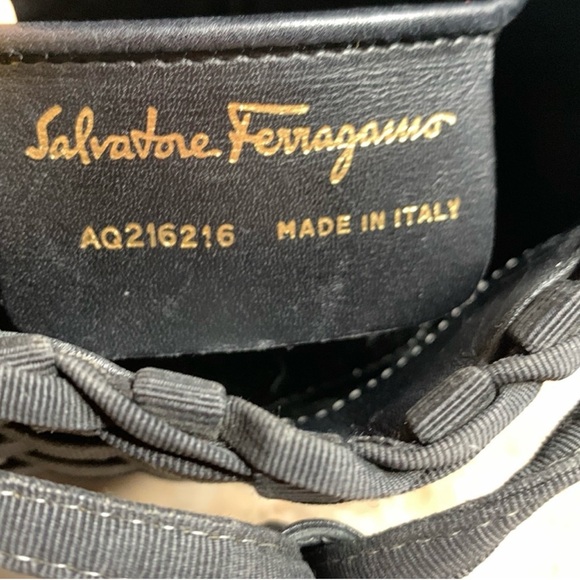 Authentic vintage Salvatore Ferragamo black bucket crossbody bag - Picture 7 of 9